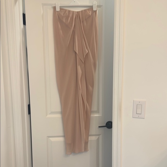 Gorgeous chiffon flowy maxi dress. Strapless.. Absolutely stunning on. - Picture 7 of 14